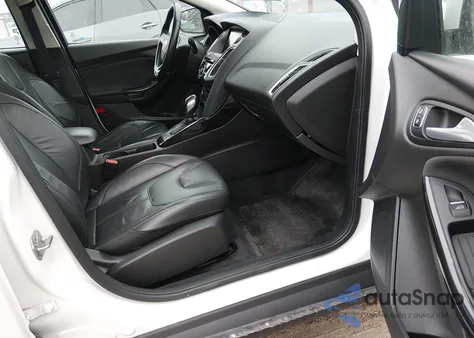 2015 Ford Focus Titanium z USA, uszkodzony, nr VIN 1FADP3N20FL378745